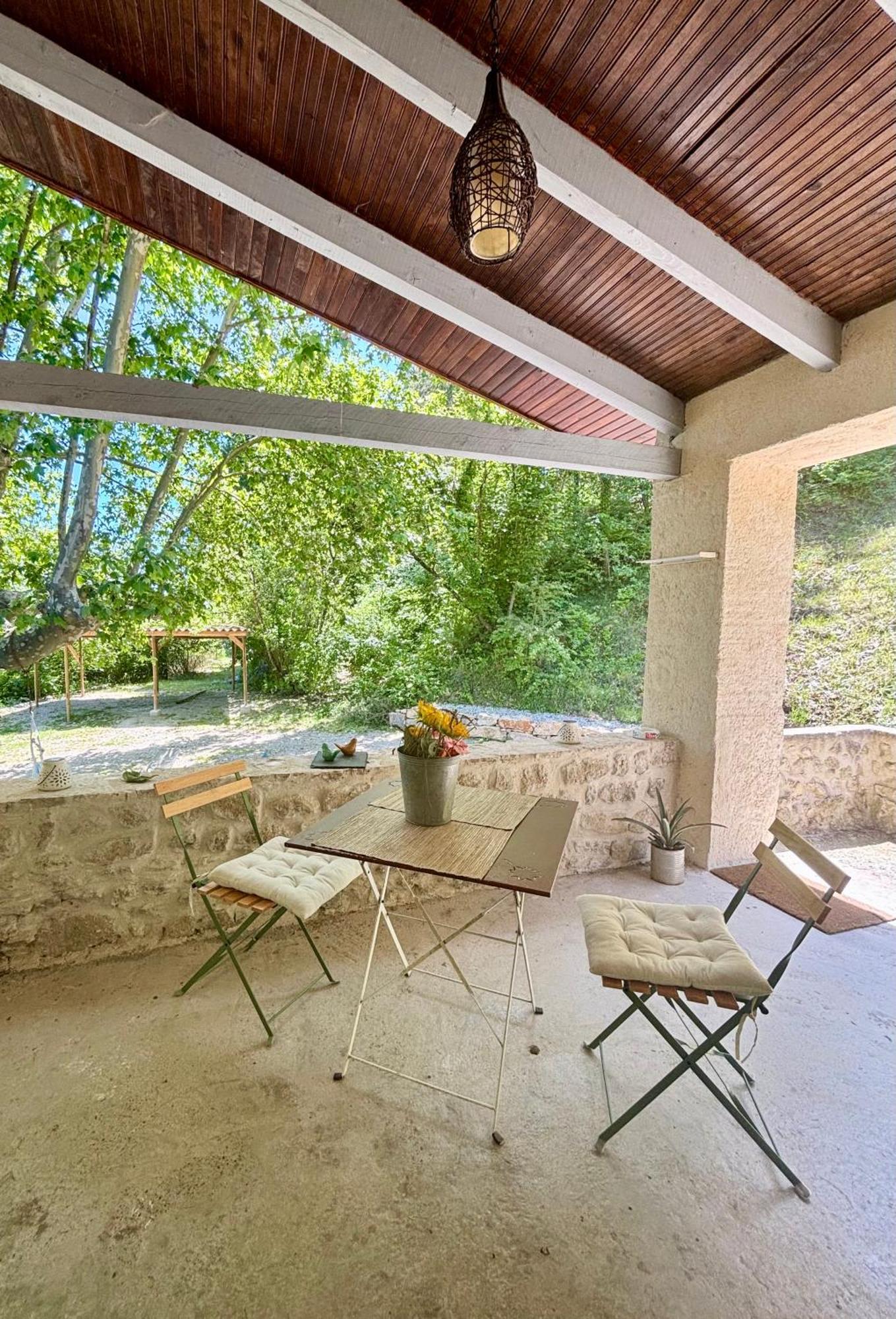 Le Petit Chalus Apartment Forcalquier Bagian luar foto